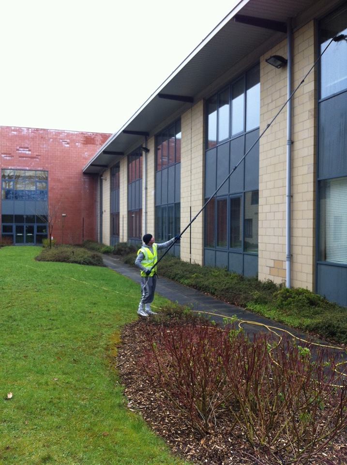 cleaning high commercial windows