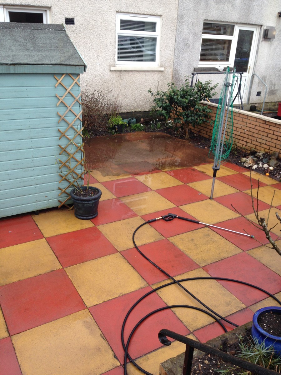 Clean paving slabs